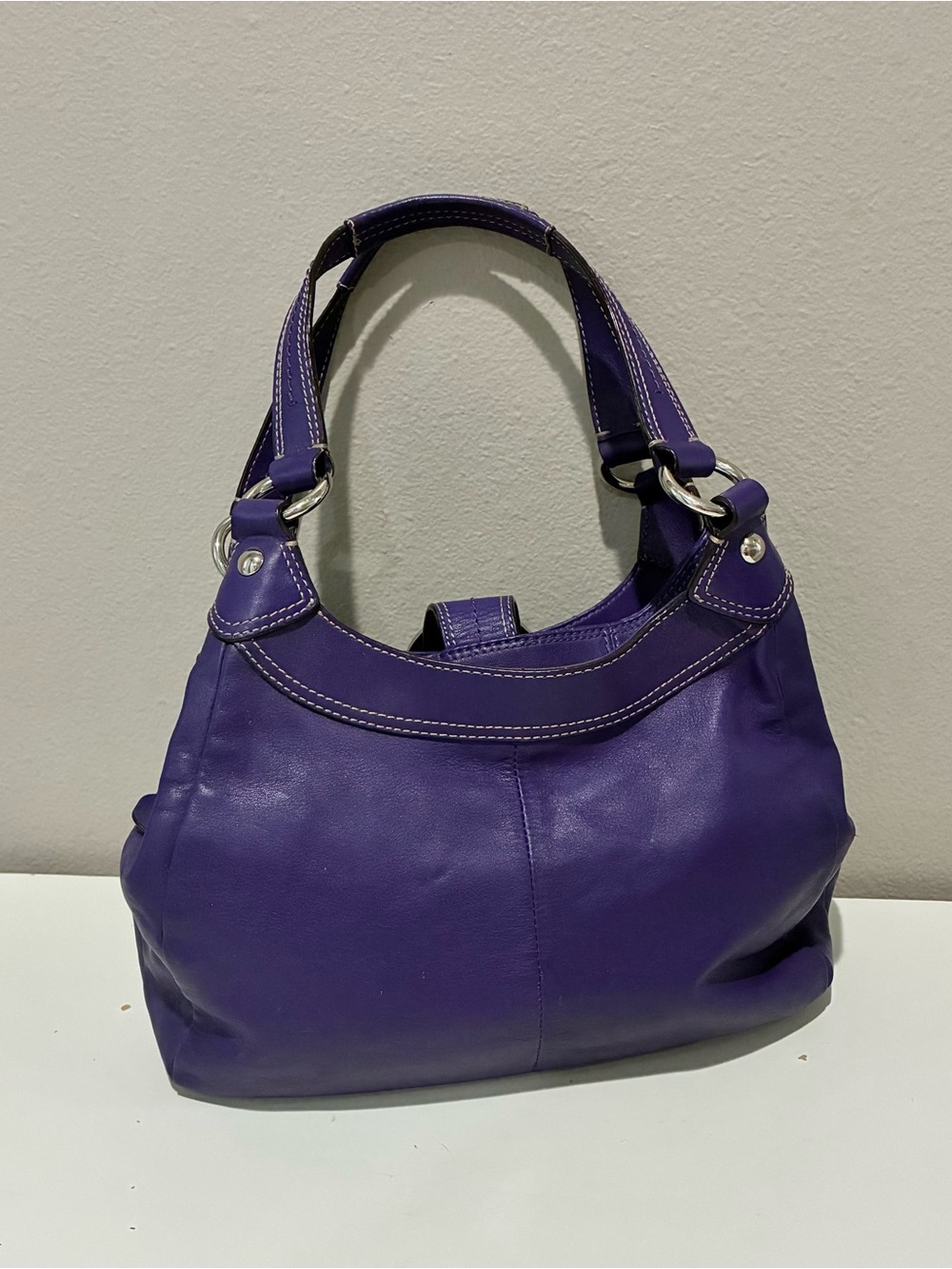 COACH Purple Leather Shoulder Bag with Buckle Detail and 3 sections - Picture 2 of 9